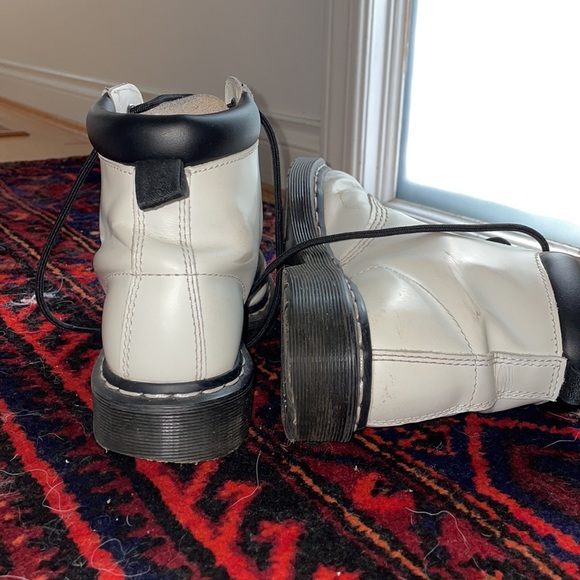WHITE DOC MARTENS - Picture 3 of 6